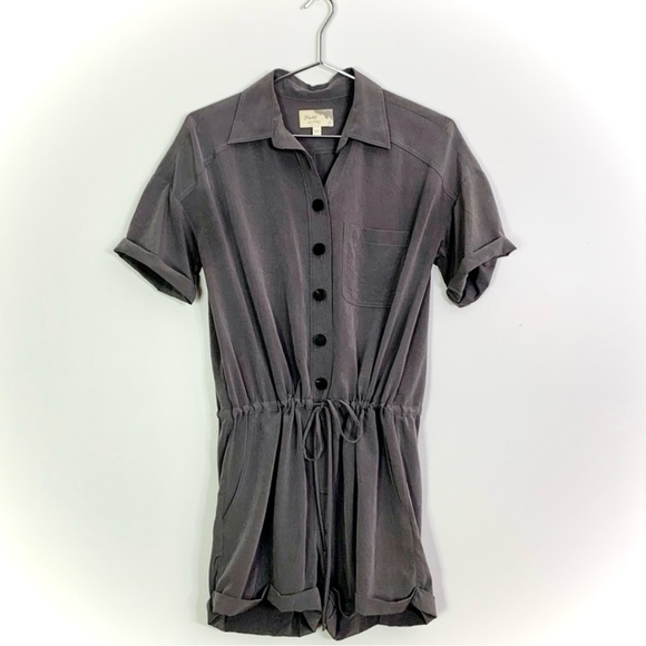 ELIZABETH & JAMES | S | Charcoal Light Silky Button-Down Shorts Jumper Romper - Picture 1 of 14